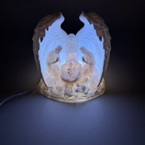 Premium Verlichte Kerststal met LED en Afstandsbediening - Porseleinen Kerstdecoratie met Engelenvleugels